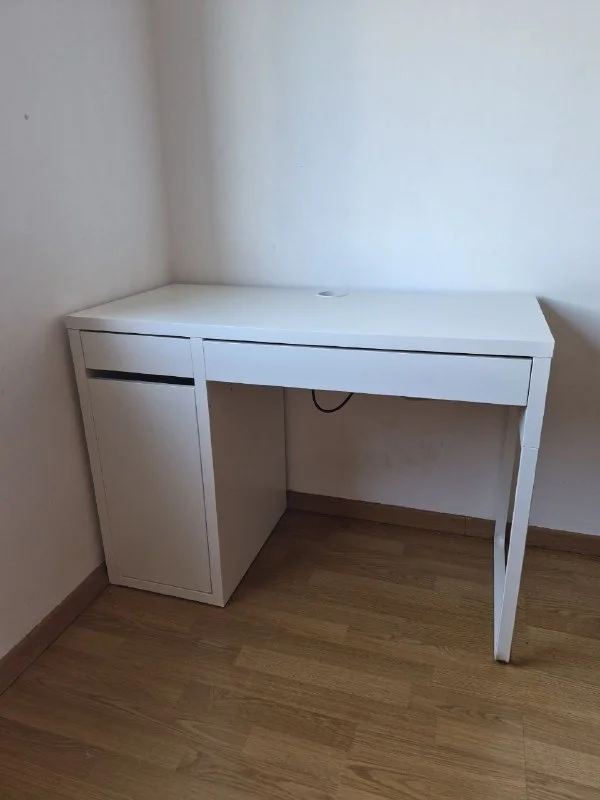 Стол IKEA MICKE
