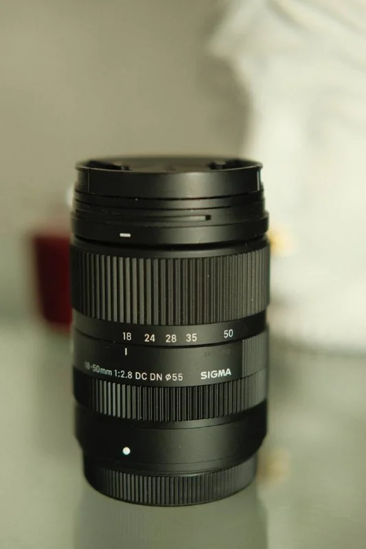 Зум-объектив Sigma 18-50mm f/2.8 DC DN для Fuji X-mount
