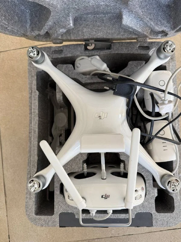 Дрон DJI Phantom 4 с камерой 4K
