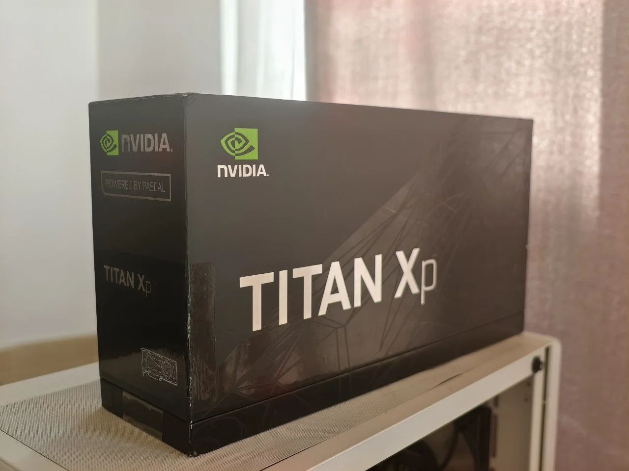 NVIDIA TITAN Xp 12GB Founders Edition (с коробкой)