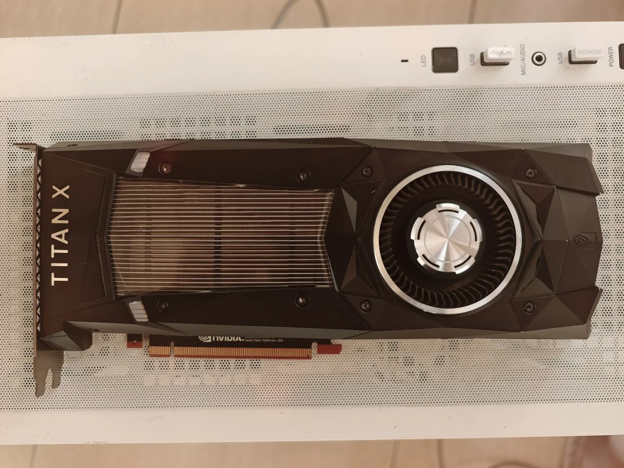 NVIDIA TITAN Xp 12GB Founders Edition (с коробкой)