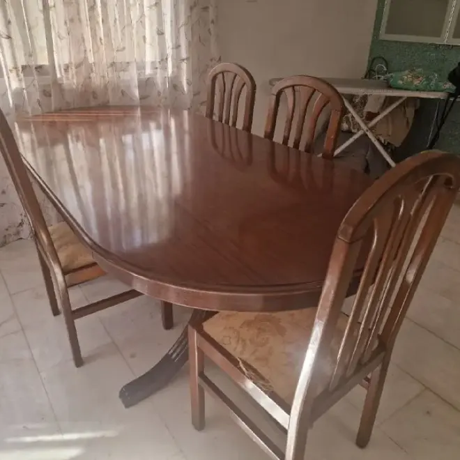 Обеденный стол и 4 стула