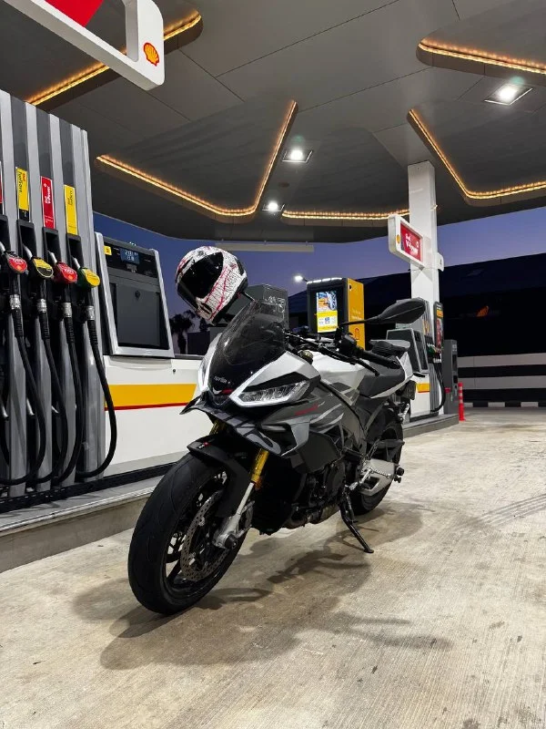 Мотоцикл Aprilia Tuono V4