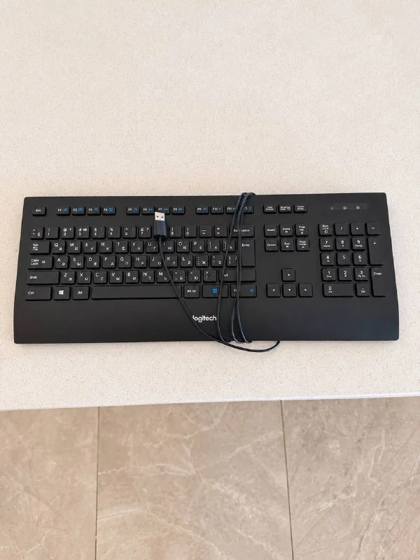 Клавиатура Logitech с русской и английской раскладкой