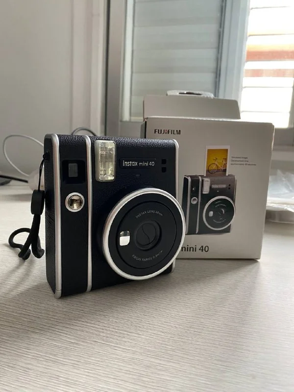 Новая камера моментальной печати Fujifilm Instax Mini 40