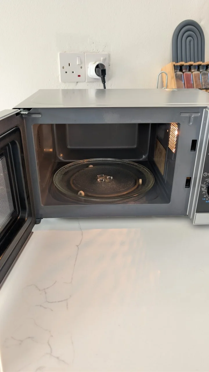 Микроволновая печь Sharp YC-MG01E-S