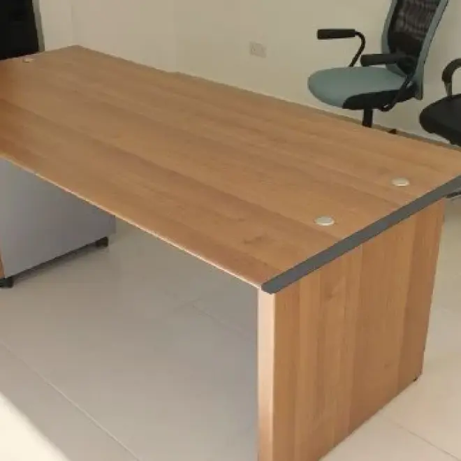 Офисный стол