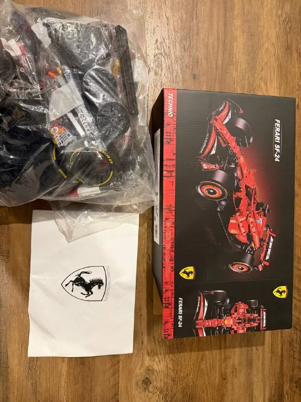 Конструктор Ferrari SF-24 F1 (аналог Lego Technic)